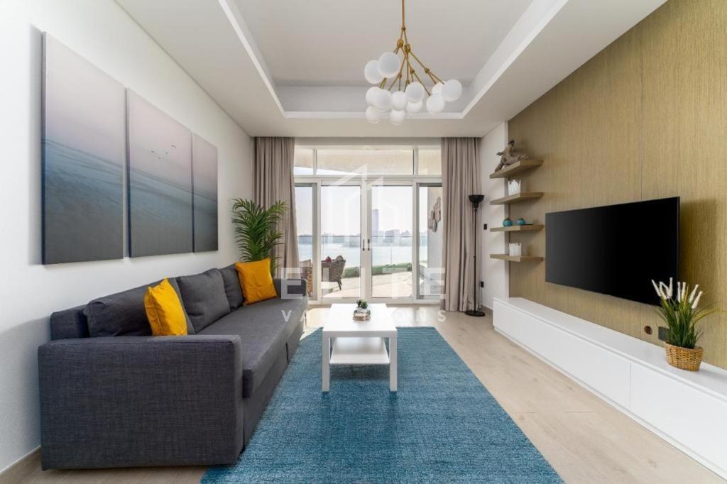 Apartment Stunning 1 Bedroom With Sea Views And Access