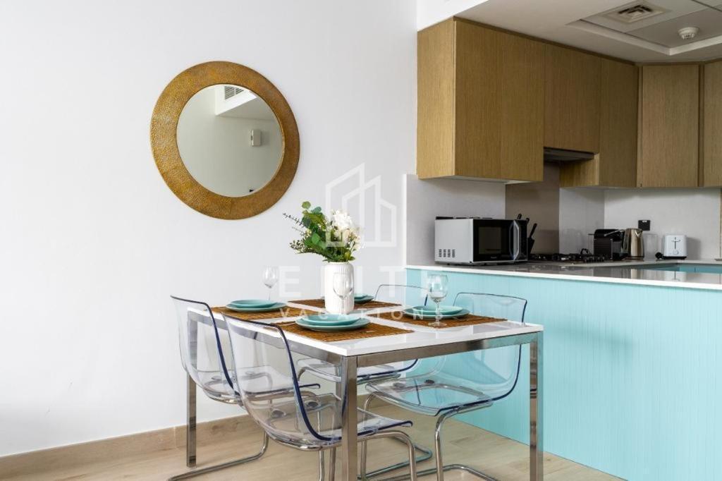 Stunning 1 Bedroom With Sea Views And Access *